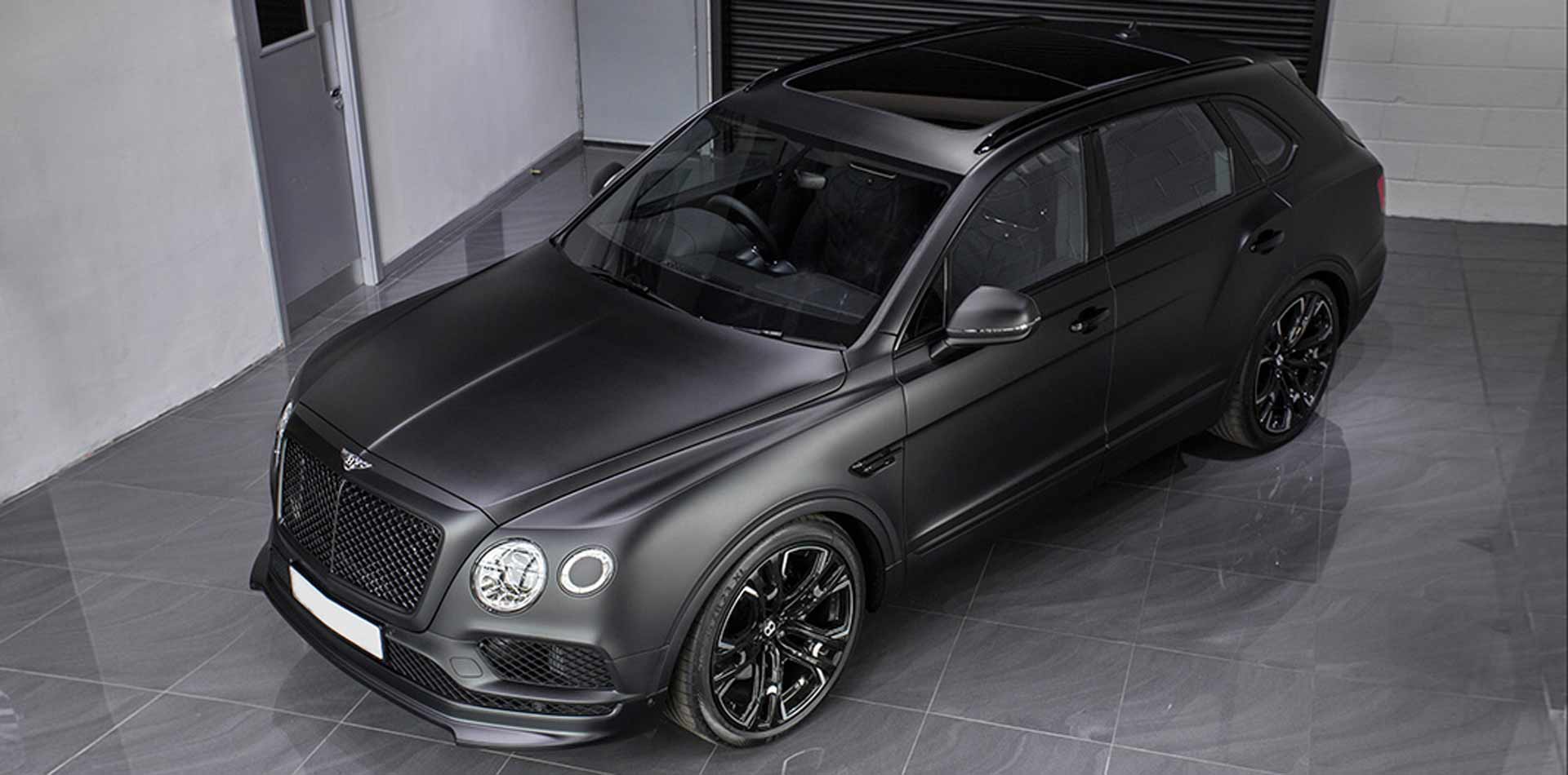 Dezentes Tuning am Bentley Bentayga mit Tieferlegung und 23 Zoll